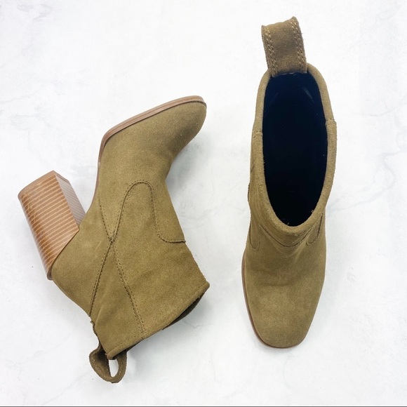 [Zara] Classic Suede Heeled Booties - Picture 1 of 4